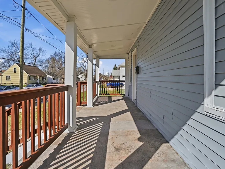 630 Ewing Ave — Photo 3