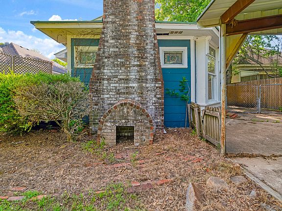 26th image of 823 S Church St