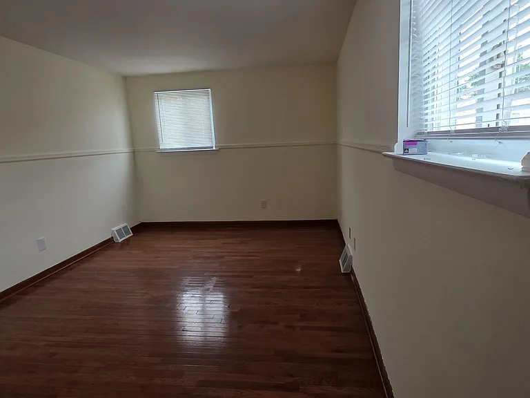 2319 Benson St #2 — Photo 6