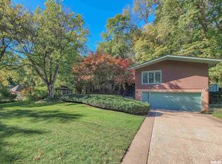1114 Pineacre Dr, Bettendorf, IA 52722