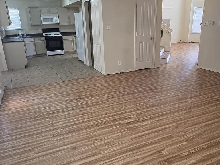 3717 NE Hubble Dr — Photo 10