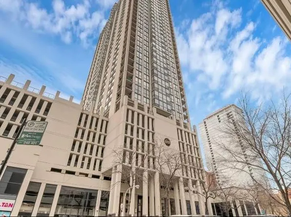 1122 N Clark St APT 3605, Chicago, IL 60610