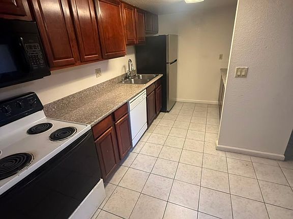 3rd image of 5062 River Glen Dr #1
