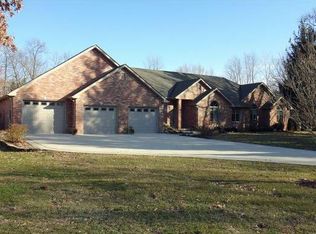 10687 Dogleg Dr, Demotte, IN 46310