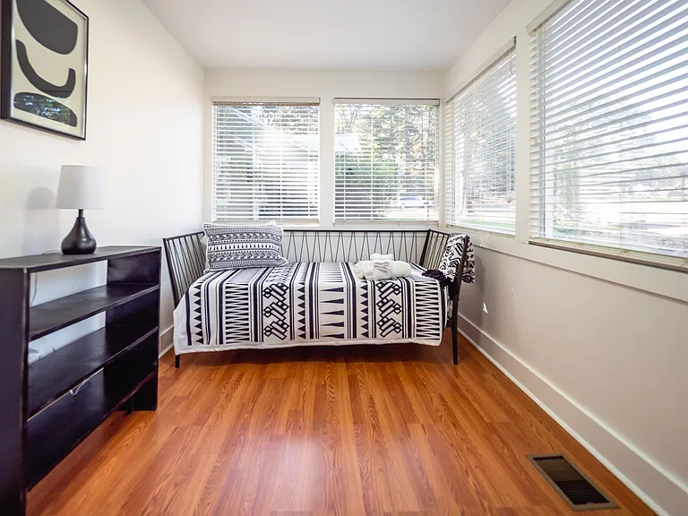 4110 Seminole Ave — Photo 10