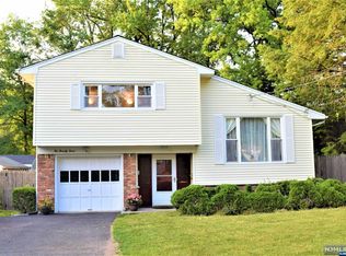 277 Hickory Ave, Tenafly, NJ 07670