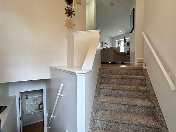 3rd image of 6001 W 90a St