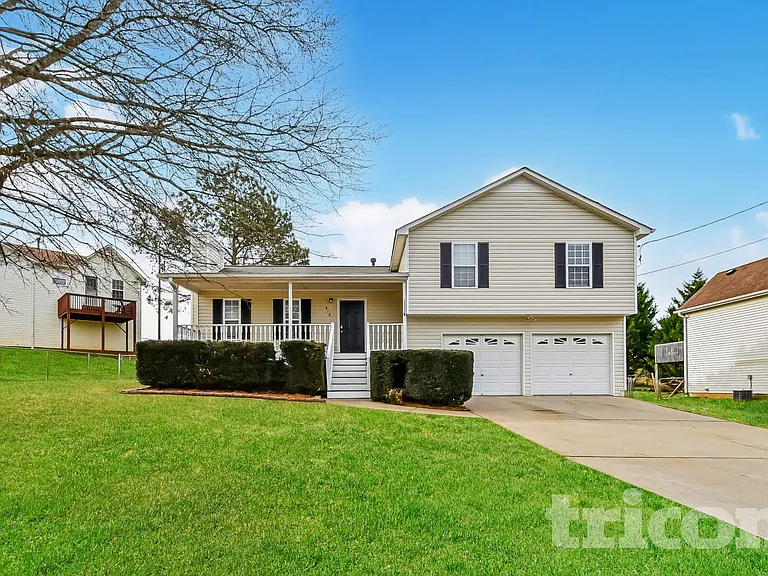 412 Remington Ct — Photo 1