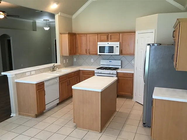 1016 Brazos Ct — Photo 2