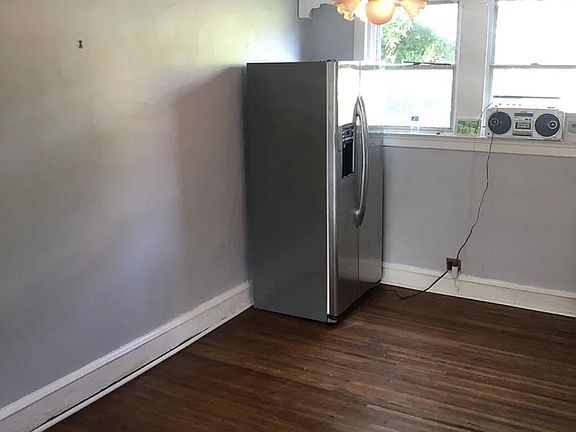3rd image of 6518 Glenmore Ave