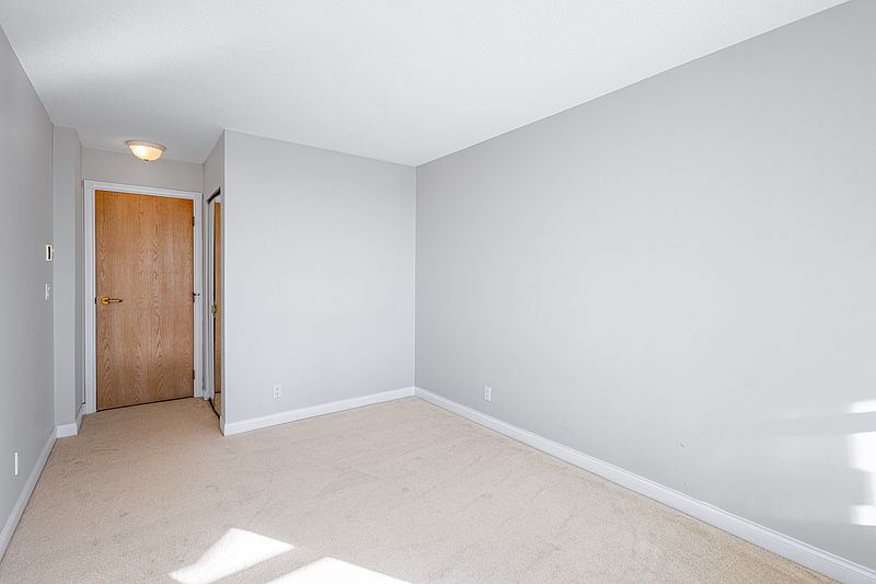 West Vancouver Apartment for rent - 2 Bedrooms — photo 6