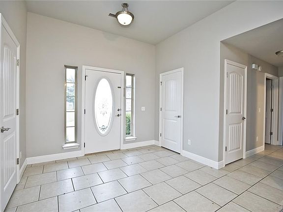 5th image of 663 Olivia Ln