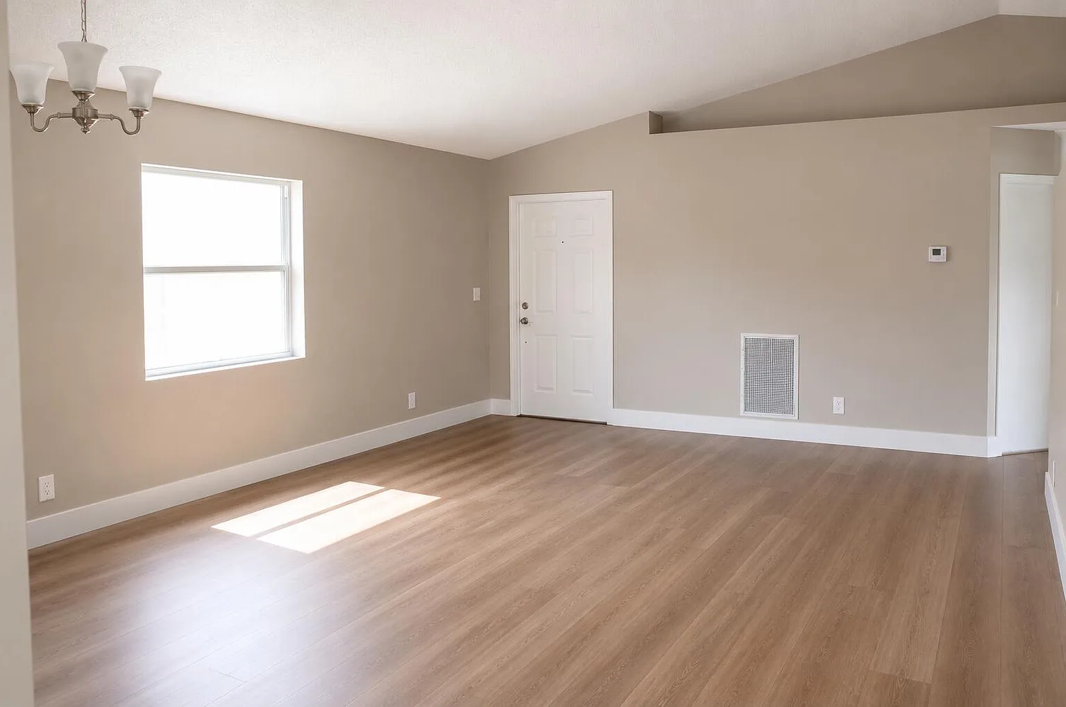 3 bed, 2.0 bath, 1325 sqft, $3,000 — Photo 4