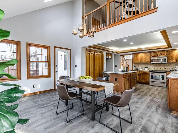 4th image of 489 Blue Heron Ct