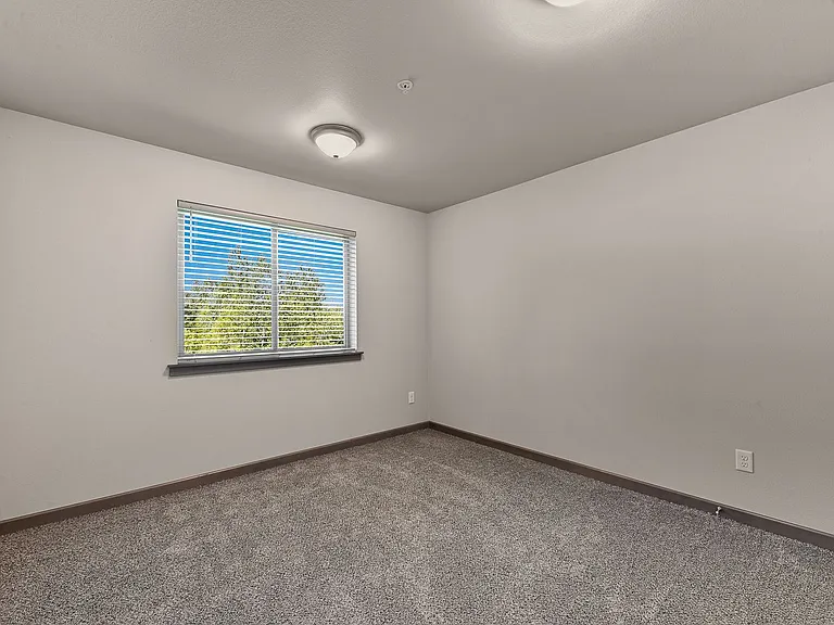 515 Telegraph Rd — Photo 34