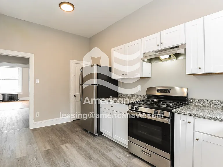 1299137_008_kitchen_7.jpg