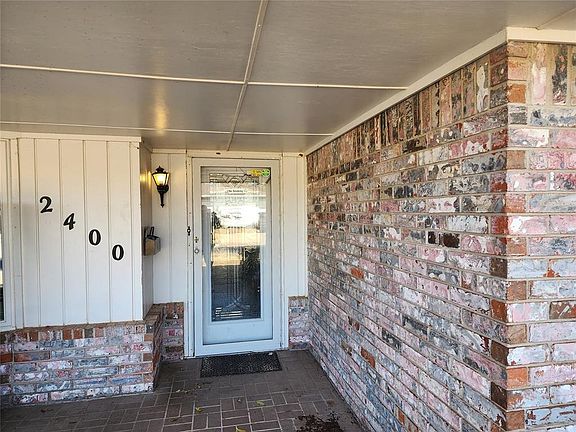3rd image of 2400 NW 112th Ter
