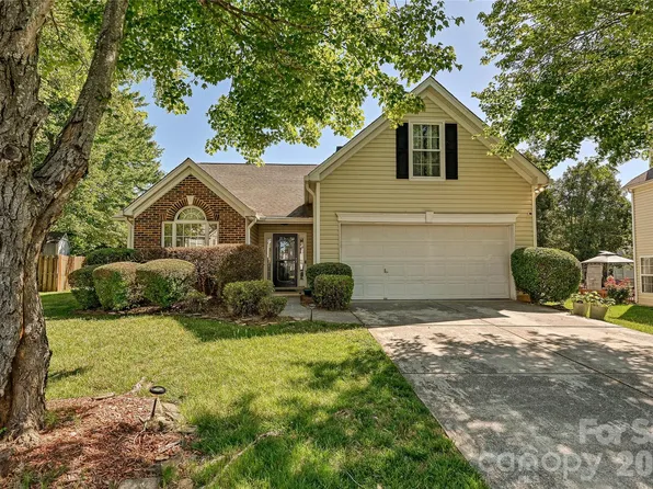 9942 Gray Dove Ct, Charlotte, NC 28216