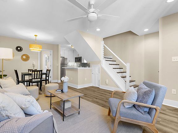 4th image of 39 Radcliffe St #39C