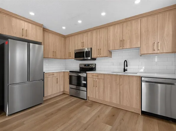 287 N Pensville Close SE, Calgary, AB T2A 5P2