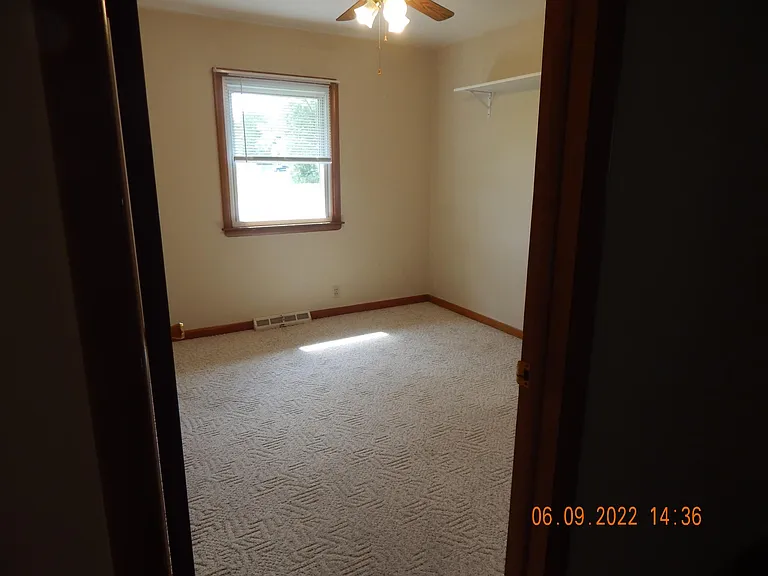 922 Penguin St — Photo 7
