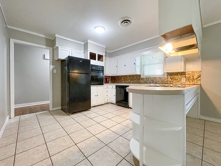 110 E San Benito Dr — Photo 9
