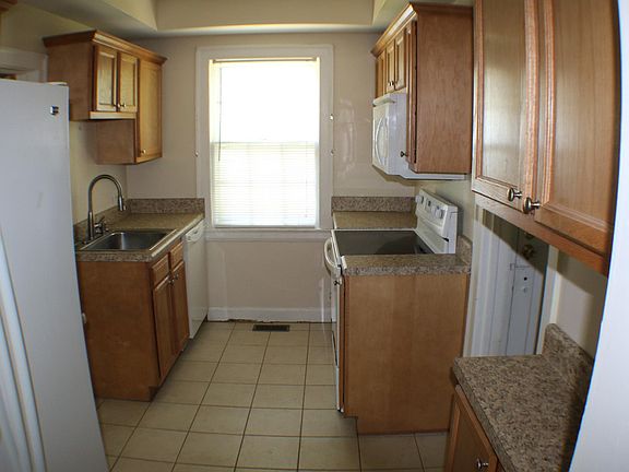 5th image of 92 Hopkins St