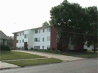 304 E 3rd St APT 9, Pella, IA 50219