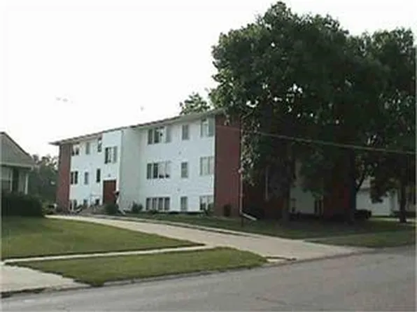 304 E 3rd St APT 9, Pella, IA 50219