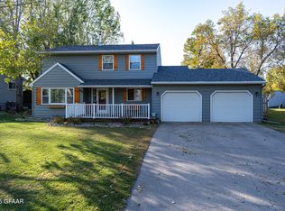 615 21st St NW, East Grand Forks, MN 56721