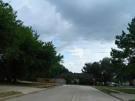 3rd image of 2606 Village Circle Dr
