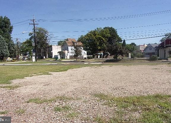 5th image of 4921 Chapel Ave