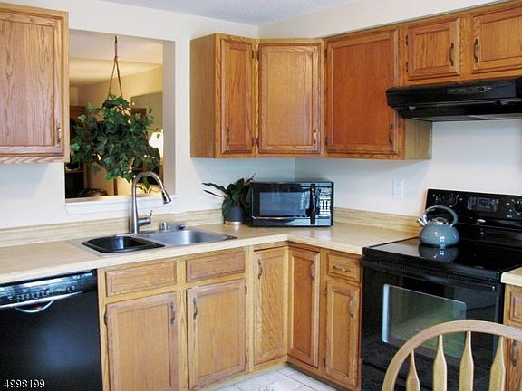 3rd image of 24 Ben Franklin Dr #214