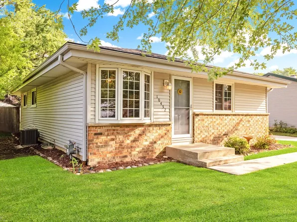 10432 West Villa AVENUE, Milwaukee, WI 53224