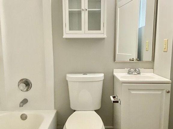 5th image of 3603 N Washington Blvd #B01