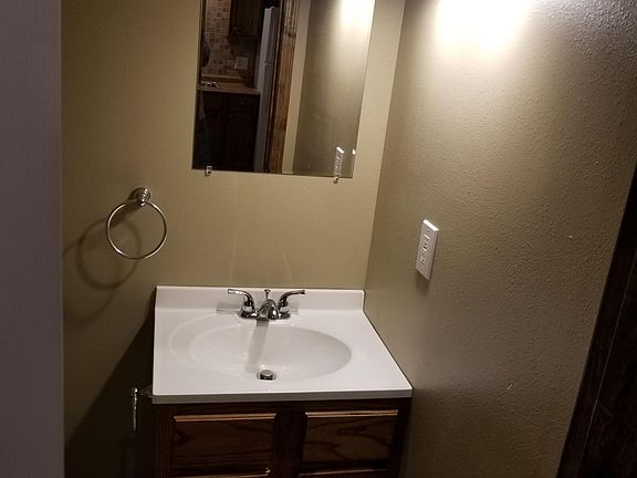 4th image of 2150 Fitzhugh St