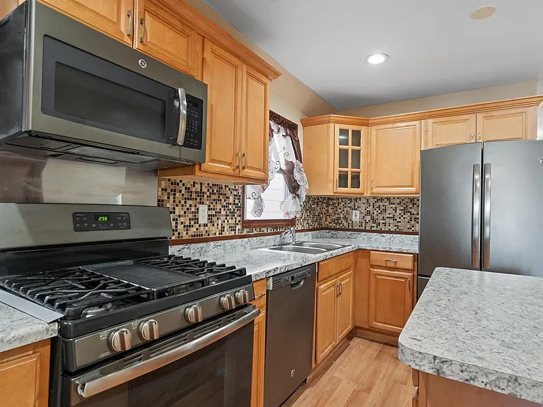 387 Cator Ave #2 — Photo 6