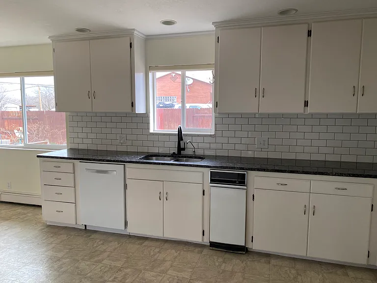 411 E 100 S — Photo 9