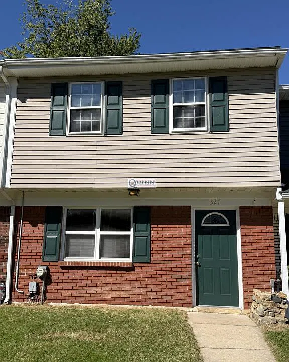 327 Willow Dr