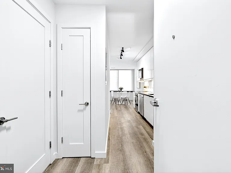 700 Roeder Rd #105 — Photo 12