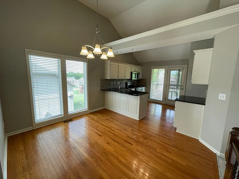 12213 Bennington Ave — Photo 10