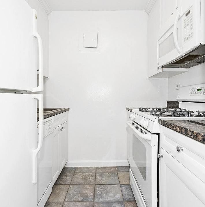 2nd image of 320 E 58th St APT 5F
