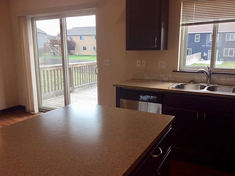 3286 Stephanie Dr — Photo 3