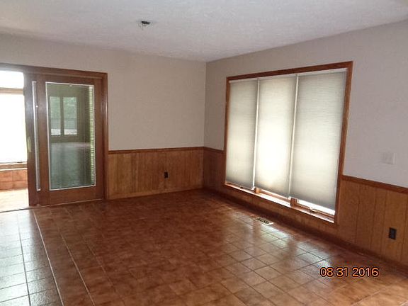 3rd image of 155 Scottsdale Cir