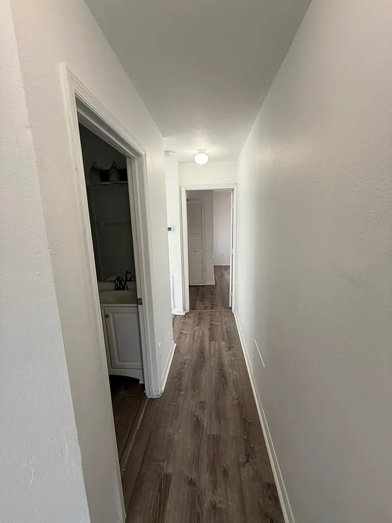 3 bed, 1600 sqft, $1,600 — Photo 4