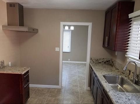 3rd image of 3029 Fashion Ave