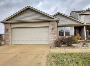 1320 Bluegrass Ln, Champaign, IL 61822