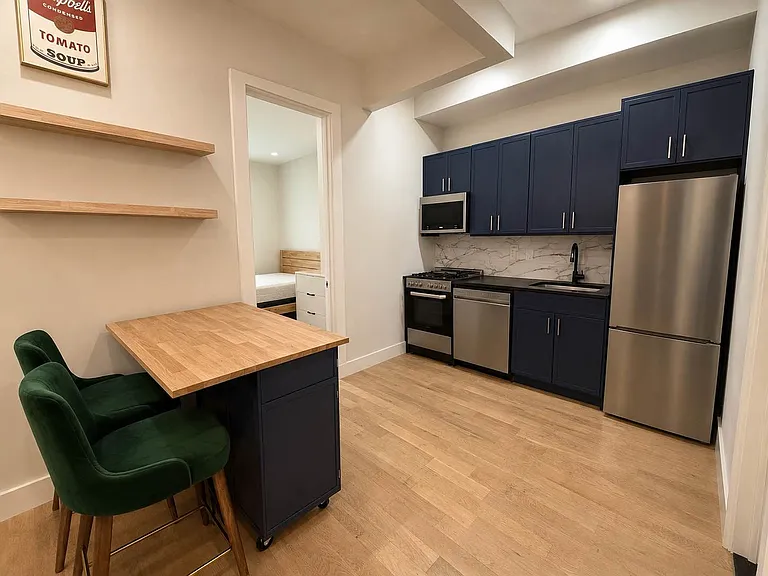 141 Montrose Ave #3C — Photo 3