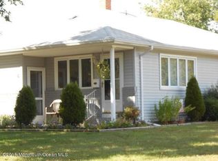 6 Georgetown Dr, Toms River, NJ 08757
