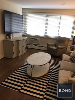 Rented by Bond New York | media 9